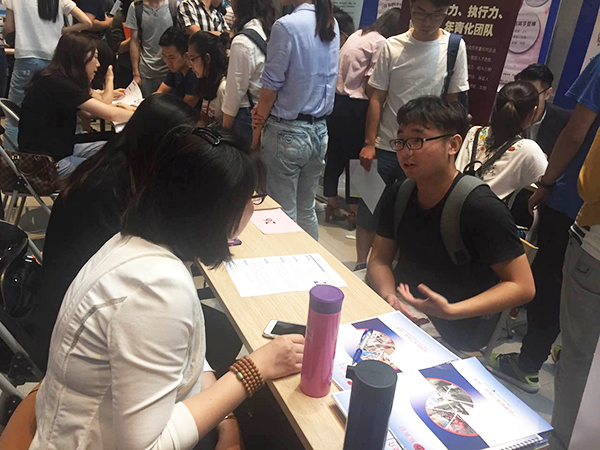 依斯倍環(huán)保HR團隊參加蘇州科技大學(xué)商學(xué)院招聘會