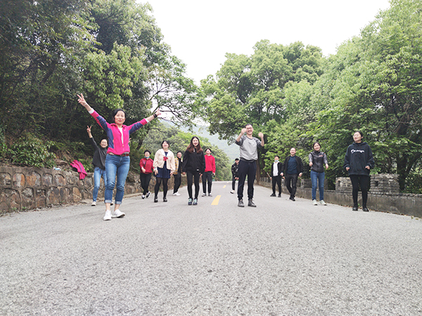 依斯倍環(huán)保營銷團(tuán)隊西山縹緲峰戶外拓展旅游活動之旅