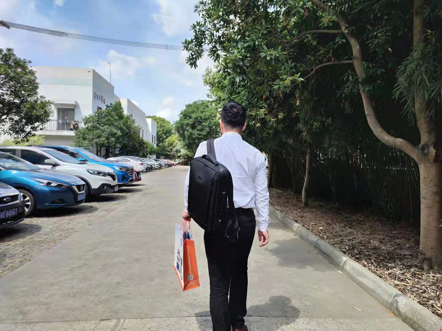 高溫下的環(huán)保人，天氣很熱，你們卻很美!