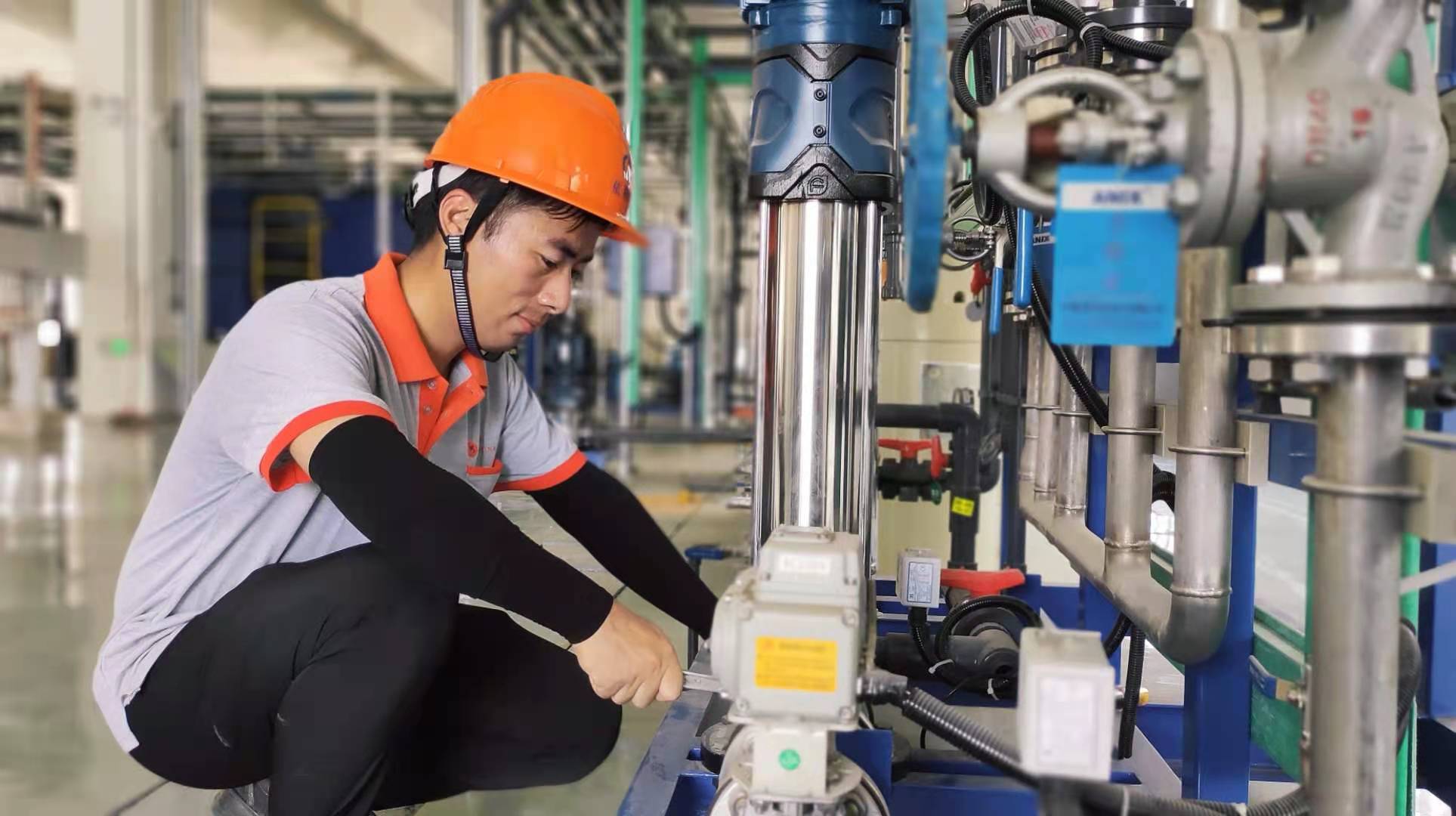 高溫下的環(huán)保人，天氣很熱，你們卻很美!