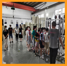 帶城小學(xué)少先隊(duì)員們參觀依斯倍生產(chǎn)車(chē)間