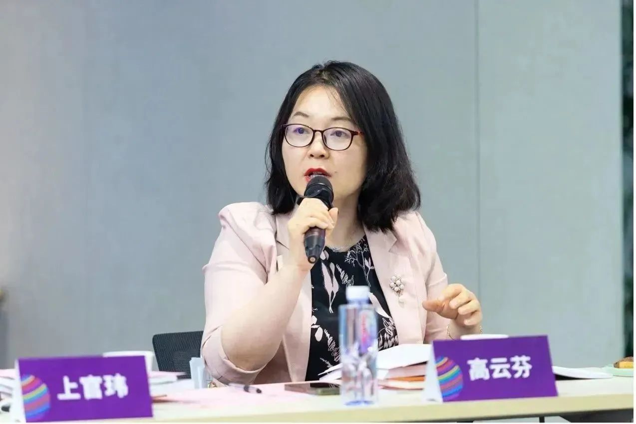依斯倍出席《省國際商事法庭、仲裁機構(gòu)和商事調(diào)解機構(gòu)建設(shè)》專項調(diào)研座談會，依斯倍財務(wù)部經(jīng)理高云芬作為荷蘭外資企業(yè)代表發(fā)言