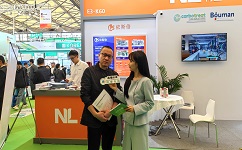 環(huán)博會(huì)官方對(duì)依斯倍環(huán)保副總經(jīng)理和研發(fā)總監(jiān)劉方榮進(jìn)行了采訪